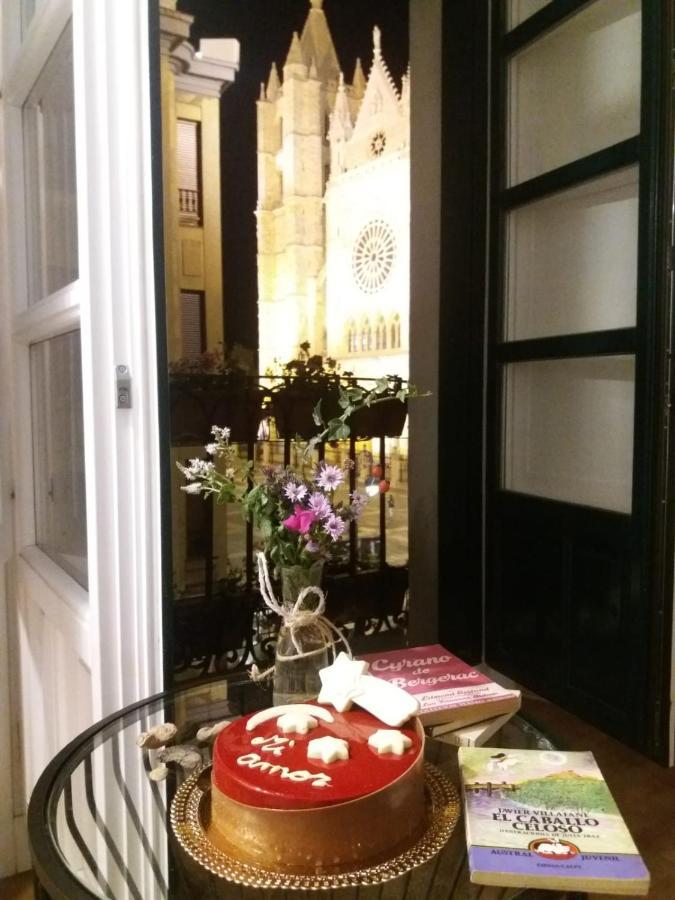 Albany Ancha Otel León Dış mekan fotoğraf The view from the window of the room where the first mass was celebrated